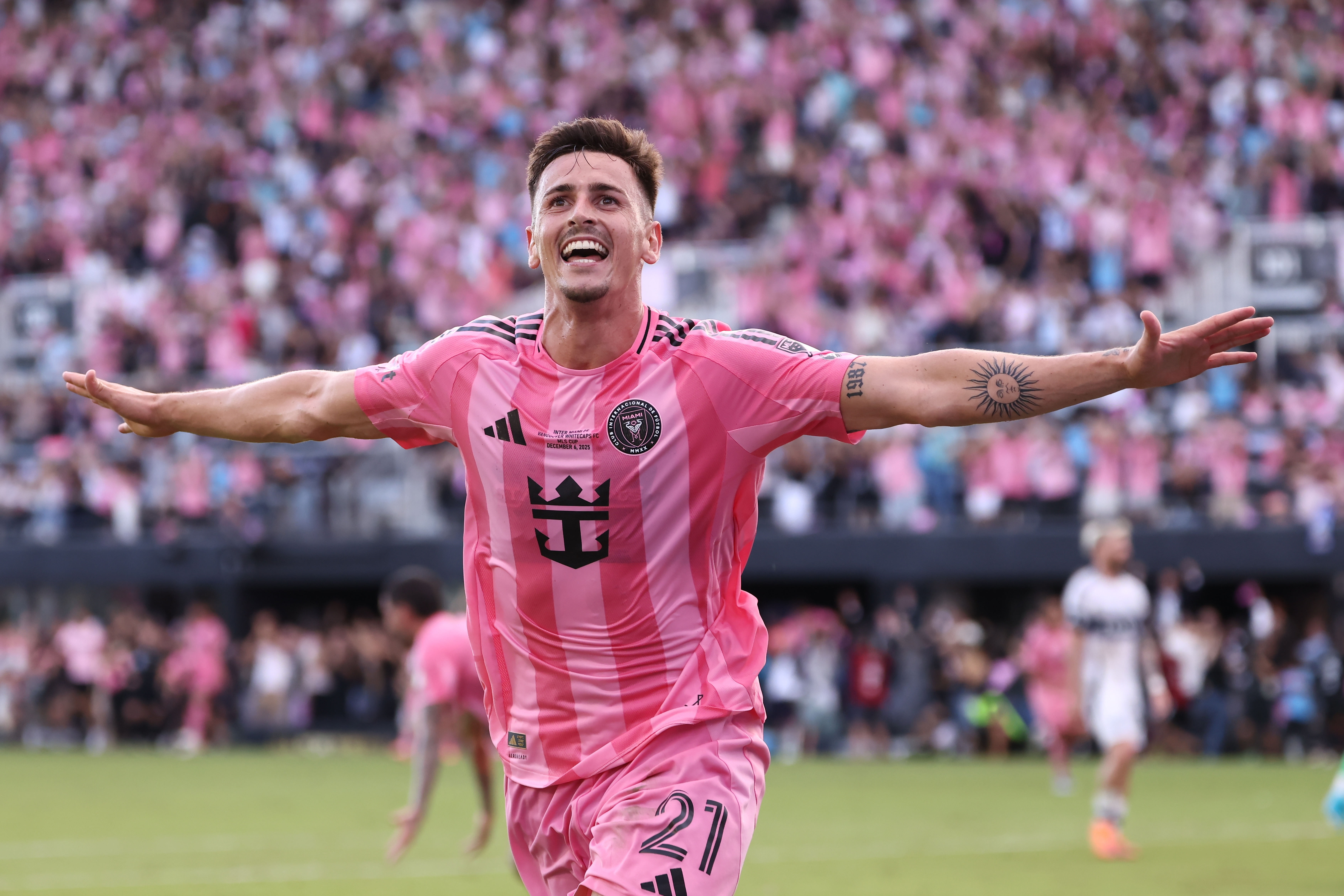 开云-记者：迈阿密国际支付500万美元，从塞尔塔永久性签下阿连德