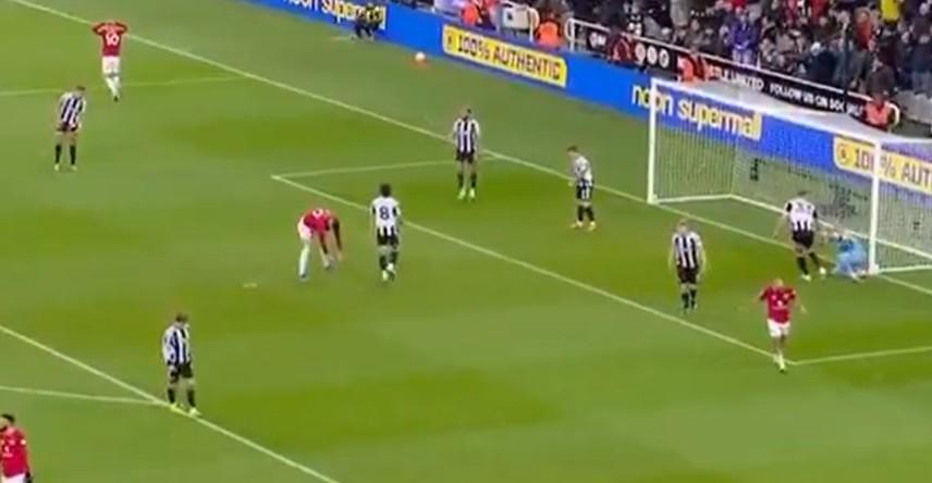 开云体育入口-战犯表现，姆伯莫一脚踢飞绝佳机会，库尼亚抱头、谢什科捶地