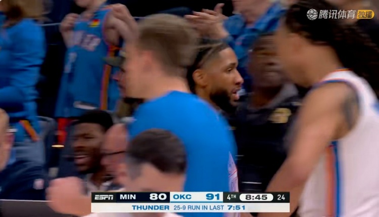 开云-行云流水！雷霆连续展现团队配合打出一波25-9重新领先到两位数